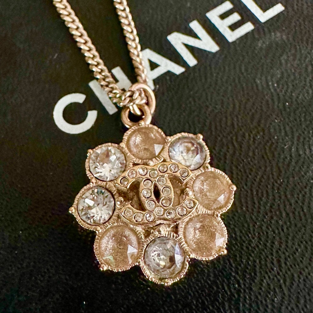 CHANEL Necklace with  Rhinestones